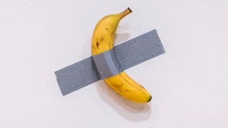 Justin Sun Penuhi Janji Makan Pisang Lelang US$6,2 Juta, Bagian dari Seni Konseptual