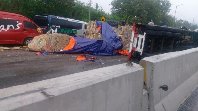 Kecelakaan Beruntun Tol Cipularang KM 92 Tewaskan Satu Orang dan Libatkan 21 Kendaraan