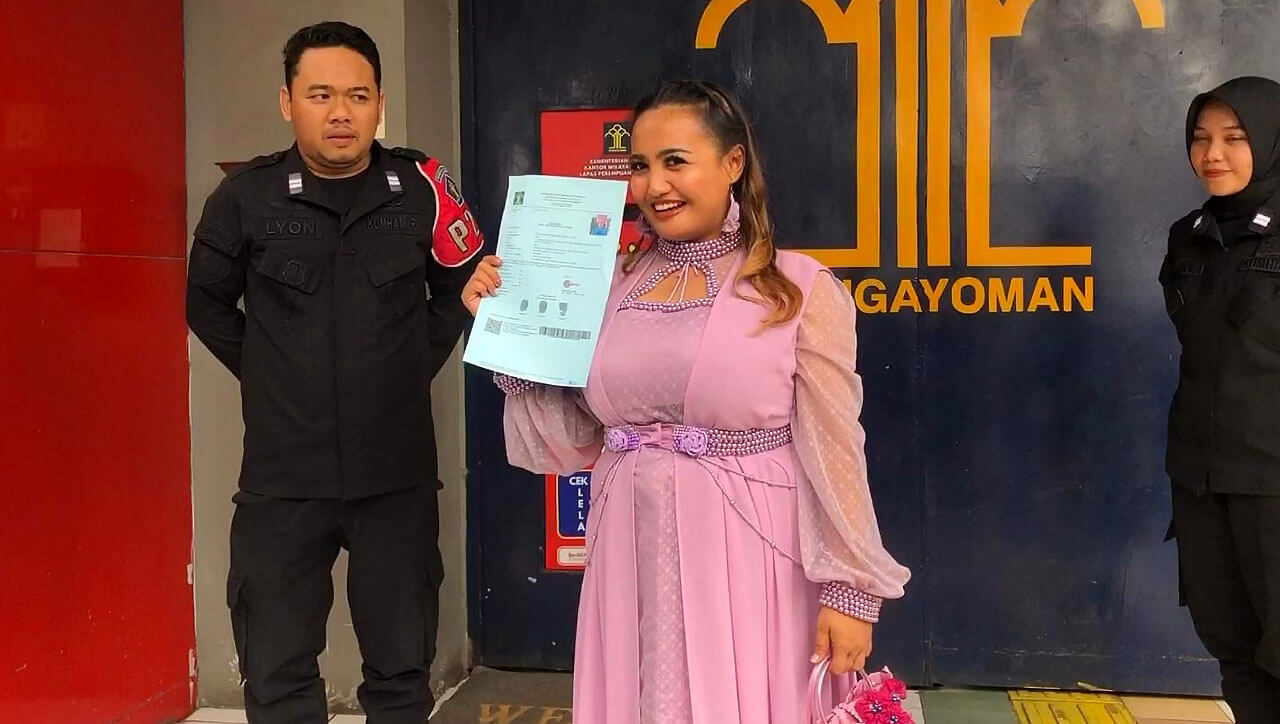 Lina Mukherjee Bebas dari Lapas Usai Vonis Kasus Konten Makan Babi