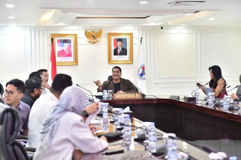 Menteri Pemuda dan Olahraga Dito Ariotedjo menerima audiensi InJourney tentang kejuaraan dunia Aquabike Jetski World Championship 2024 di Kantor Kemenpora, Jakarta, pada Kamis (31/10/2024), BP/ANTR.