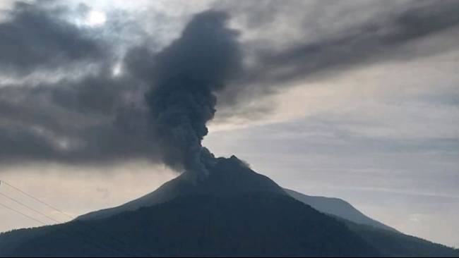PVMBG Pantau Erupsi Gunung Lewotobi Laki-Laki, Warga Diimbau Waspada