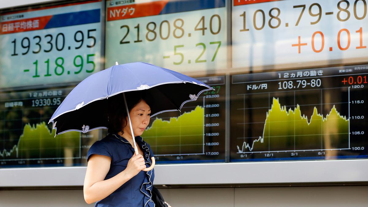Pasar Saham Domestik 2024 Terimbas Sentimen Global, IHSG Melemah 2,65%