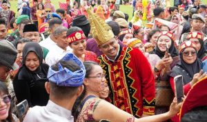 Peringatan Hari Guru Nasional di Medan, Bobby Nasution Ajak Guru Jadi Pendidik Profesional