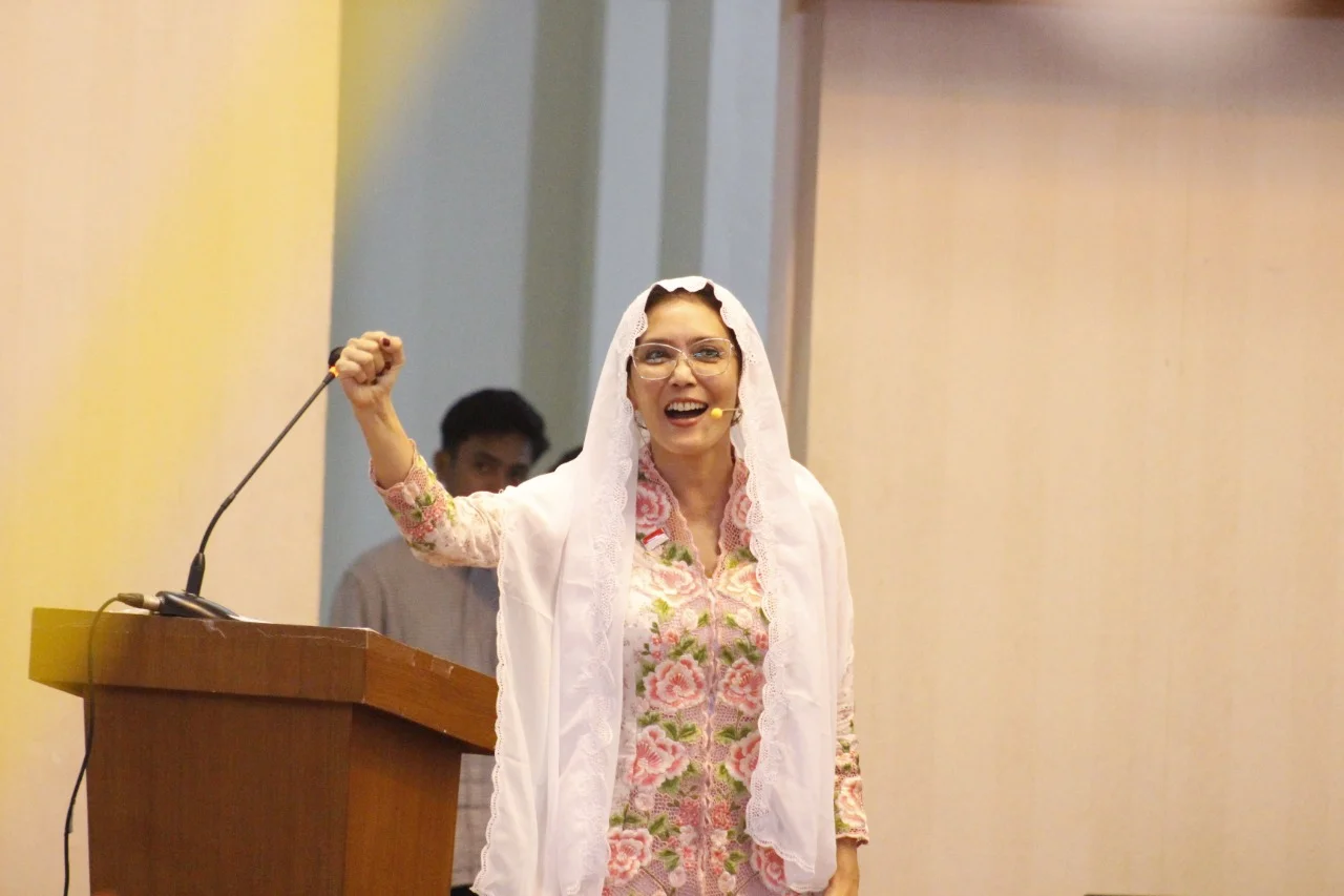 Rieke Diah Pitaloka Kembali Kuliah S1 Hukum di Usia 50 Tahun