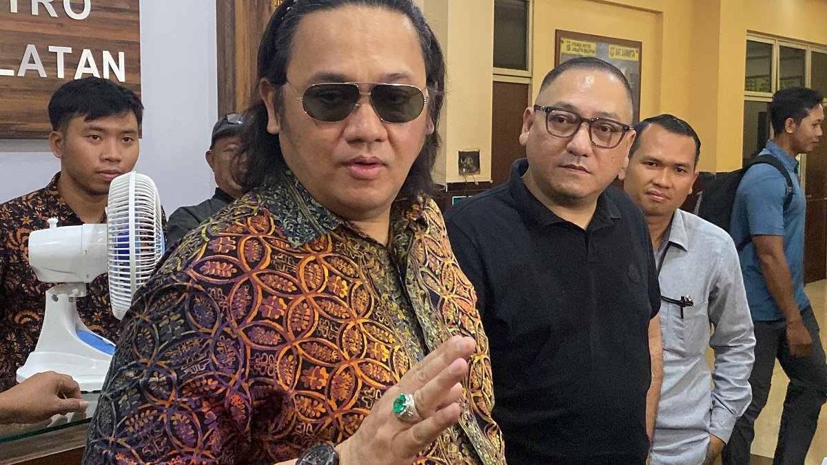 Rumah Farhat Abbas Digerebek Pelaku UMKM Terkait Kasus Uang Rp50 Miliar