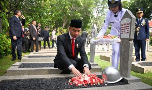 Wapres Gibran, tabur bunga, Taman Makam Pahlawan, Hari Pahlawan 2024