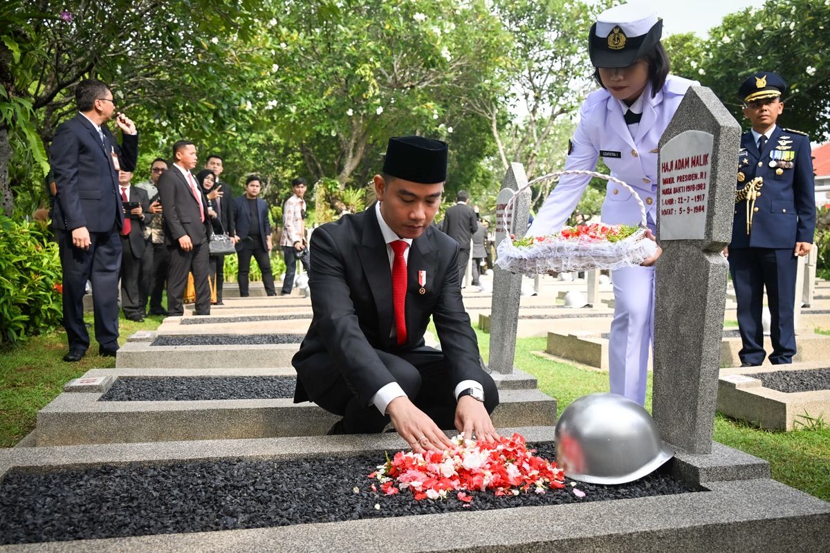Wapres Gibran, tabur bunga, Taman Makam Pahlawan, Hari Pahlawan 2024