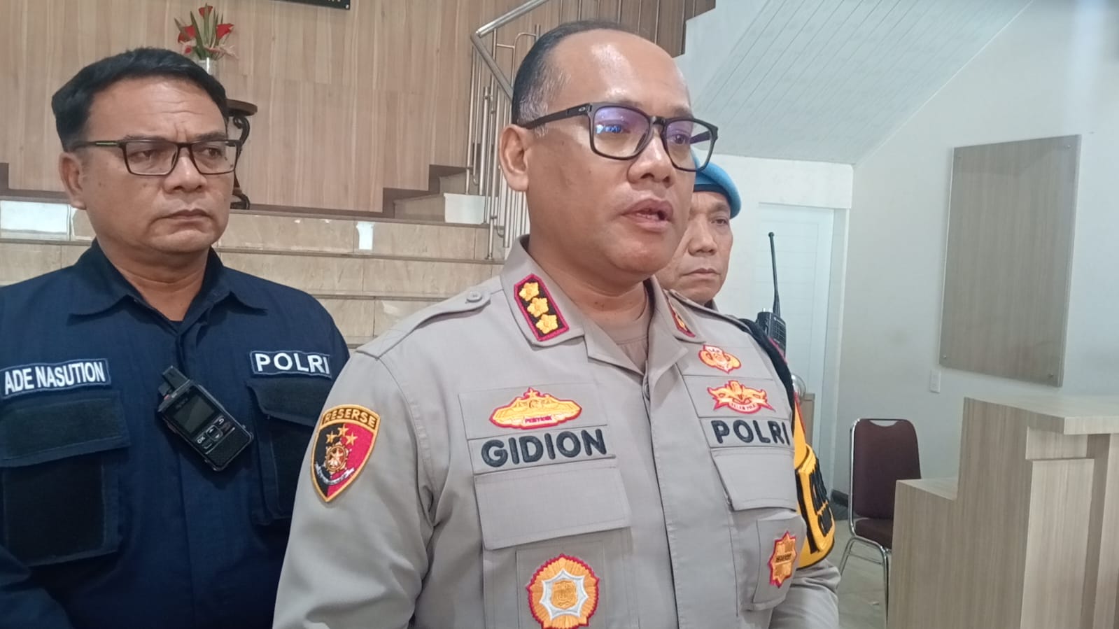 Kapolrestabes Medan Kombes Gidion memberikan keterangan kepada sejumlah awak media.(Istimewa).