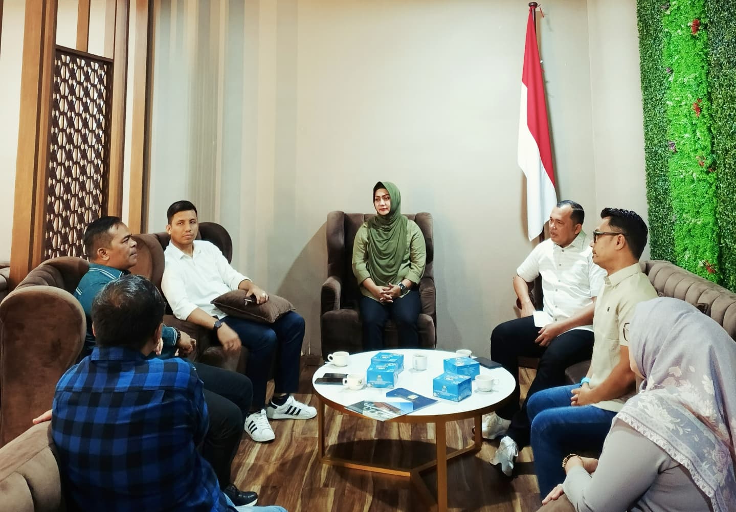 Legislator PKB DPRD Medan Lailatul Badri saat terima kunjungan DPRK Aceh Besar. BP/erwan