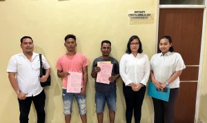 kedua pelaku yang diamankan petugas kepolisian.(Istimewa).