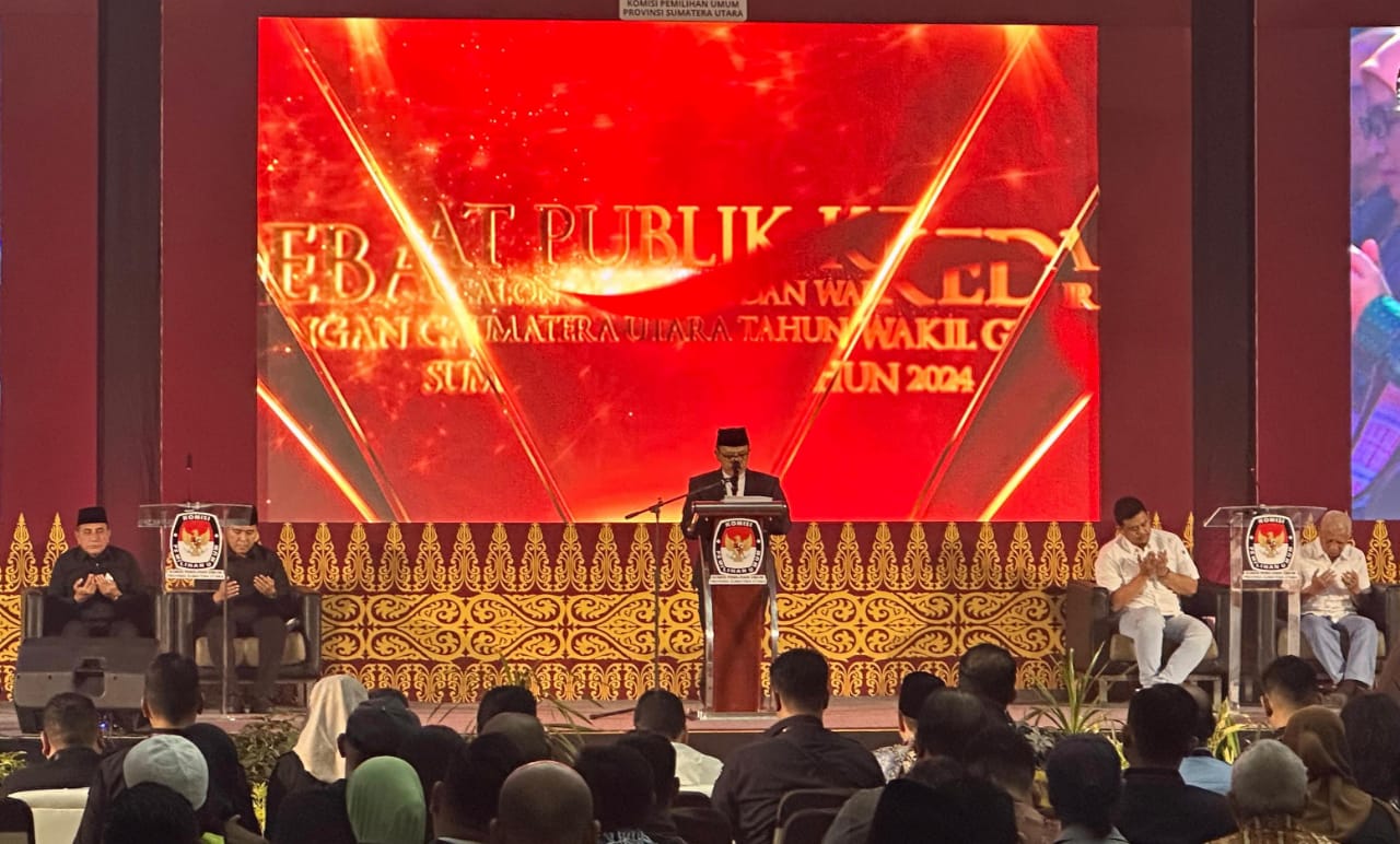 Ketua KPU Sumut Agus Arifin ketika membeli kata sambutan.(Istimewa).