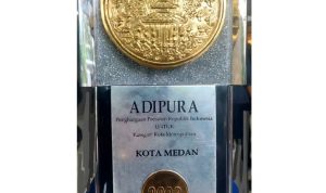 Piala Adipura tahun 2023 yang diperoleh Pemko Medan. BP/ist