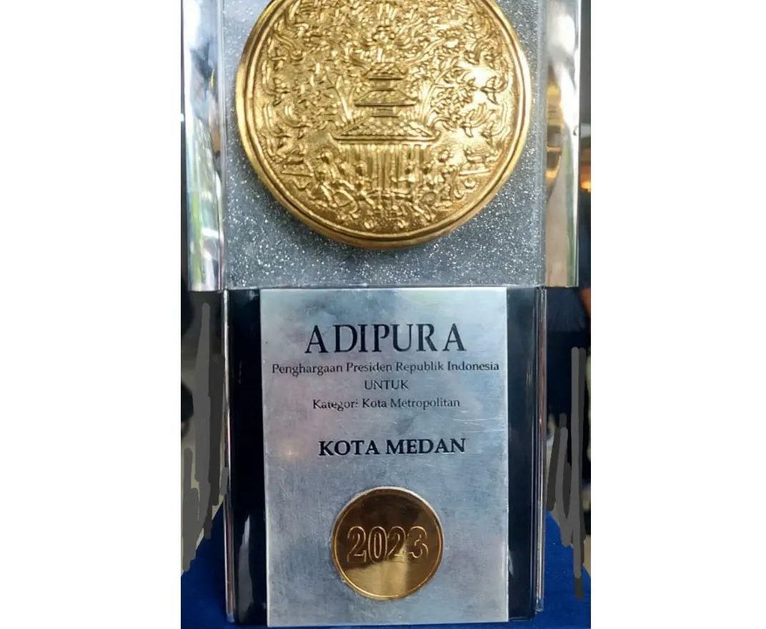 Piala Adipura tahun 2023 yang diperoleh Pemko Medan. BP/ist