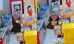 - Viral, Ibu Mencuri Susu di Minimarket Terekam CCTV