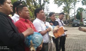 Pelapor usai membuat laporan ke Propam Polda Sumut.(Istimewa).