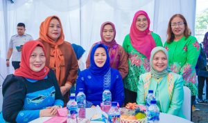 Plt Ketua TP PKK Kota Medan Ira Syahputri saat foto bersama. BP/erwan