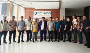 Pertemuan dengan Direktur PT Prima Pengembangan Kawasan (PPK), Sutanto, serta Direktur PT Kinra, VT Moses Situmorang, di kantor Prima Multi Terminal Kuala Tanjung Kabupaten Batubara.(Istimewa).