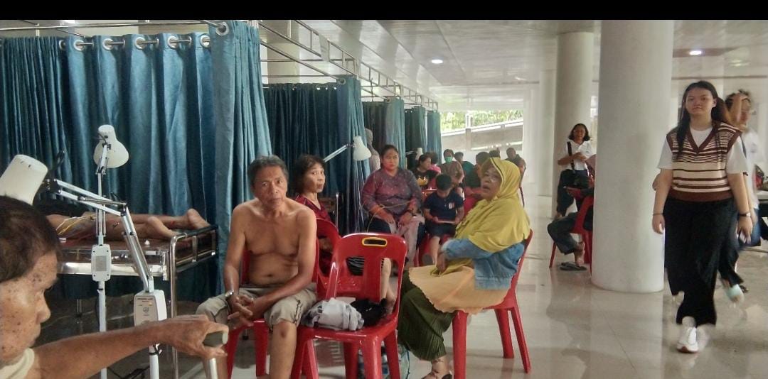 Sangkot Sihotang Ket:Kegiatan pengobatan Akupuntur gratis dilakukan 1 bulan sekali di Vihara. Avoalokitesvara Stabat