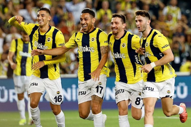 Prediksi Skor AZ Alkmaar vs Fenerbahce, UEFA Europa League Musim 2024/2025, 8 November 2024
