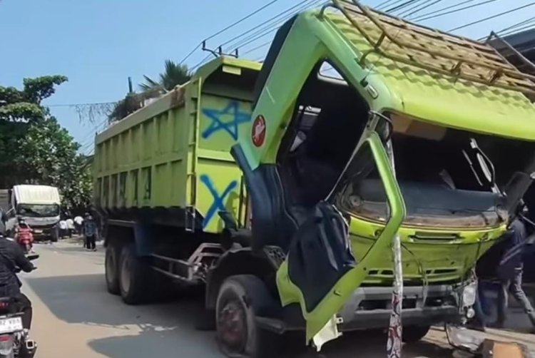 Truk Tanah Tabrak Bocah di Tangerang, Warga Rusak dan Jarah Barang: Begini Kronologinya (Lambeturah.co.id)