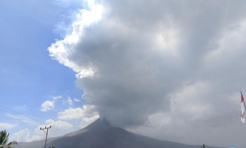 TNI AD Kerahkan 169 Personel Tangani Erupsi Gunung Lewotobi Laki-Laki