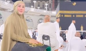 Kontroversi Isa Zega, Selebgram Transgender Umrah Pakai Hijab yang Memicu Amarah Publik