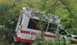 Mobil Ambulans Pemkab Tapsel Tabrakan Beruntun di Toba, 15 Orang Luka, BP/DTK.