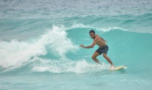 Unik! Sumbawa Barat Jadikan Surfing Ekstrakurikuler Resmi untuk Kembangkan Atlet Muda
