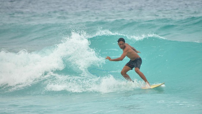 Unik! Sumbawa Barat Jadikan Surfing Ekstrakurikuler Resmi untuk Kembangkan Atlet Muda