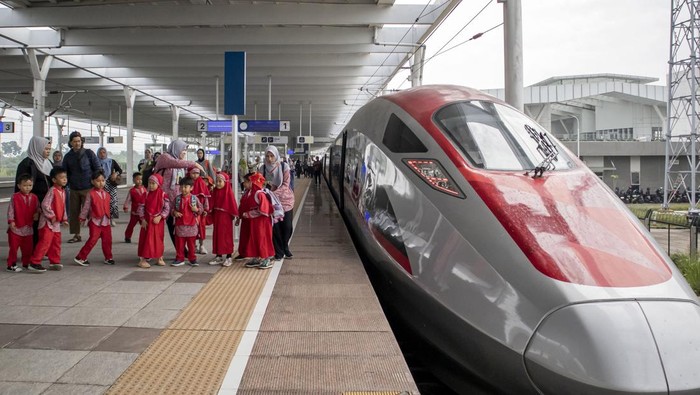 Dwiyana dan KCIC: Menyongsong Masa Depan Kereta Cepat di Indonesia
