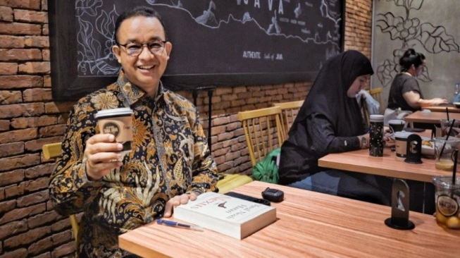 Kunjungan Anies Baswedan ke Toko Tahilalats: Sebuah Isyarat untuk Ridwan Kamil?