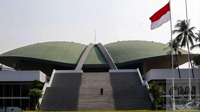 PDIP dan Gerindra Beda Pendapat soal PPN 12%: Inisiatif Siapa?