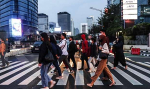 Kenaikan UMP 6,5%: Bom Waktu bagi Industri? Ancaman PHK Massal atau Adaptasi Teknologi?