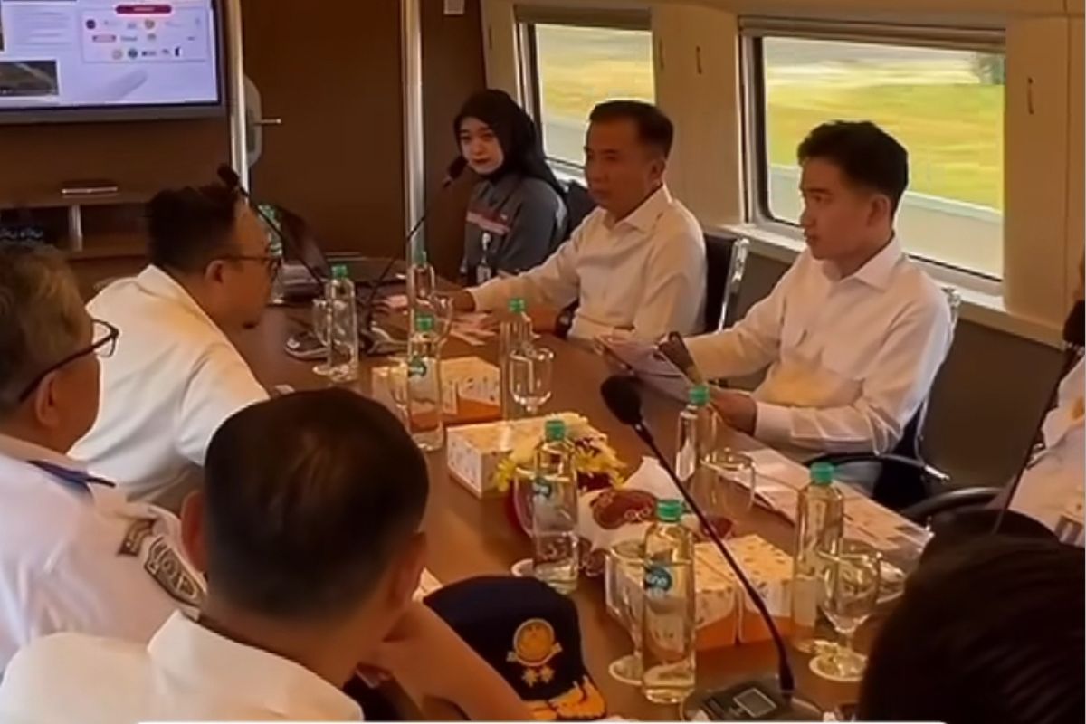 Rapat Kesiapan Libur Nataru: Wapres Gibran Gelar Pertemuan di Kereta Cepat