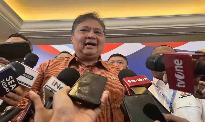 Airlangga Hartarto Umumkan Satgas PHK Pasca Kenaikan Upah Minimum