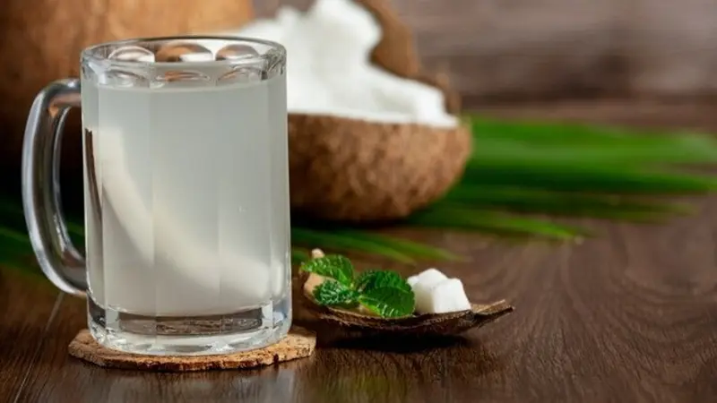 8 Manfaat Air Kelapa yang Tak Terduga untuk Kesehatan