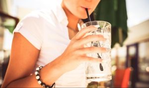 Benarkah Minum Es Bisa Memperburuk Pilek? Ini Penjelasannya
