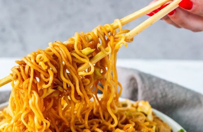 Bahaya Makan Mi Instan Setiap Hari dan Aturan Konsumsi yang Sehat
