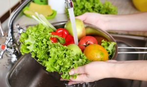 Cara Mencuci Buah dan Sayur yang Benar untuk Menghindari Kontaminasi