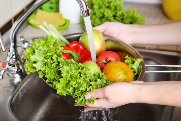 Cara Mencuci Buah dan Sayur yang Benar untuk Menghindari Kontaminasi