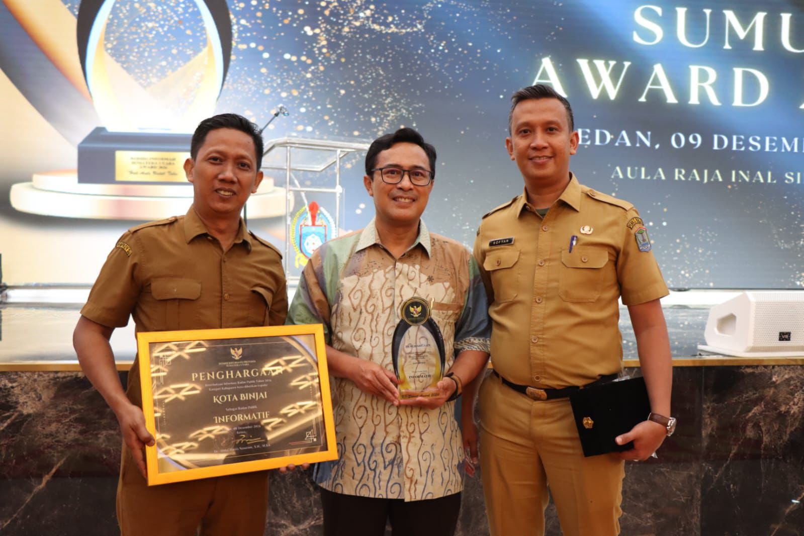 Mewakili Pemerintah Kota Binjai Kadis Kominfo Sofyan Siregar S.STP, M.AP. raih penghargaan ke empat kalinya Keterbukaan Informasi Publik se-Sumut.