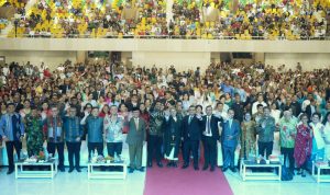 Wali Kota Medan Bobby Nasution foto bersama saat perayaan Natal Pemko Medan, Rabu (11/1/2024). BP/erwan