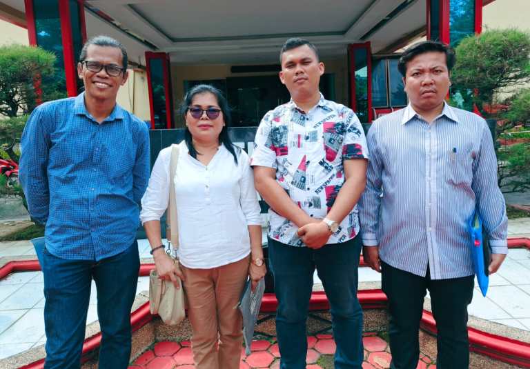 Pelapor bersama tim kuasa hukumnya.(Istimewa).