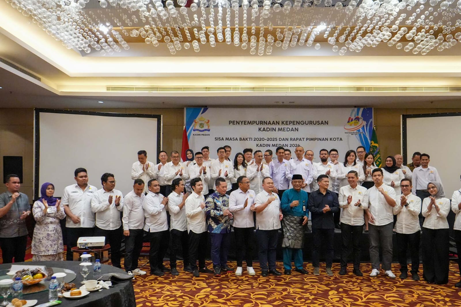 Asisten Ekbang Agus Suryono saat pengukuhan pengurus Kadin 2020-2025 di Hotel JW Marriot Medan, Jumat (13/12/2024). BP/erwan
