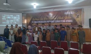 KPU Sumut memberikan santunan.(Istimewa)