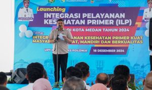 Wali Kota Medan Bobby Nasution saat menyampaikan arahan saat peluncuran integritas pelayanan kesehatan primer di Puskesmas Polonia, Rabu (18/12/2024). BP/erwan