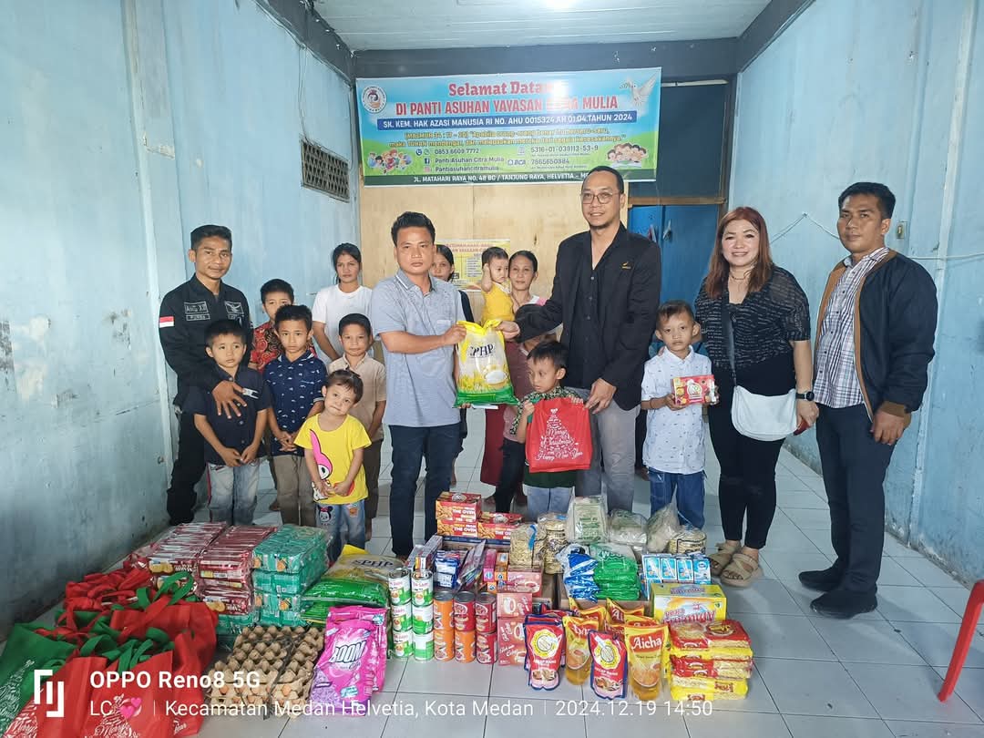 AMS XII kota Medan berbagi kasih dengan kader, warga dan anak panti menyambut hari raya Natal dan tahun baru