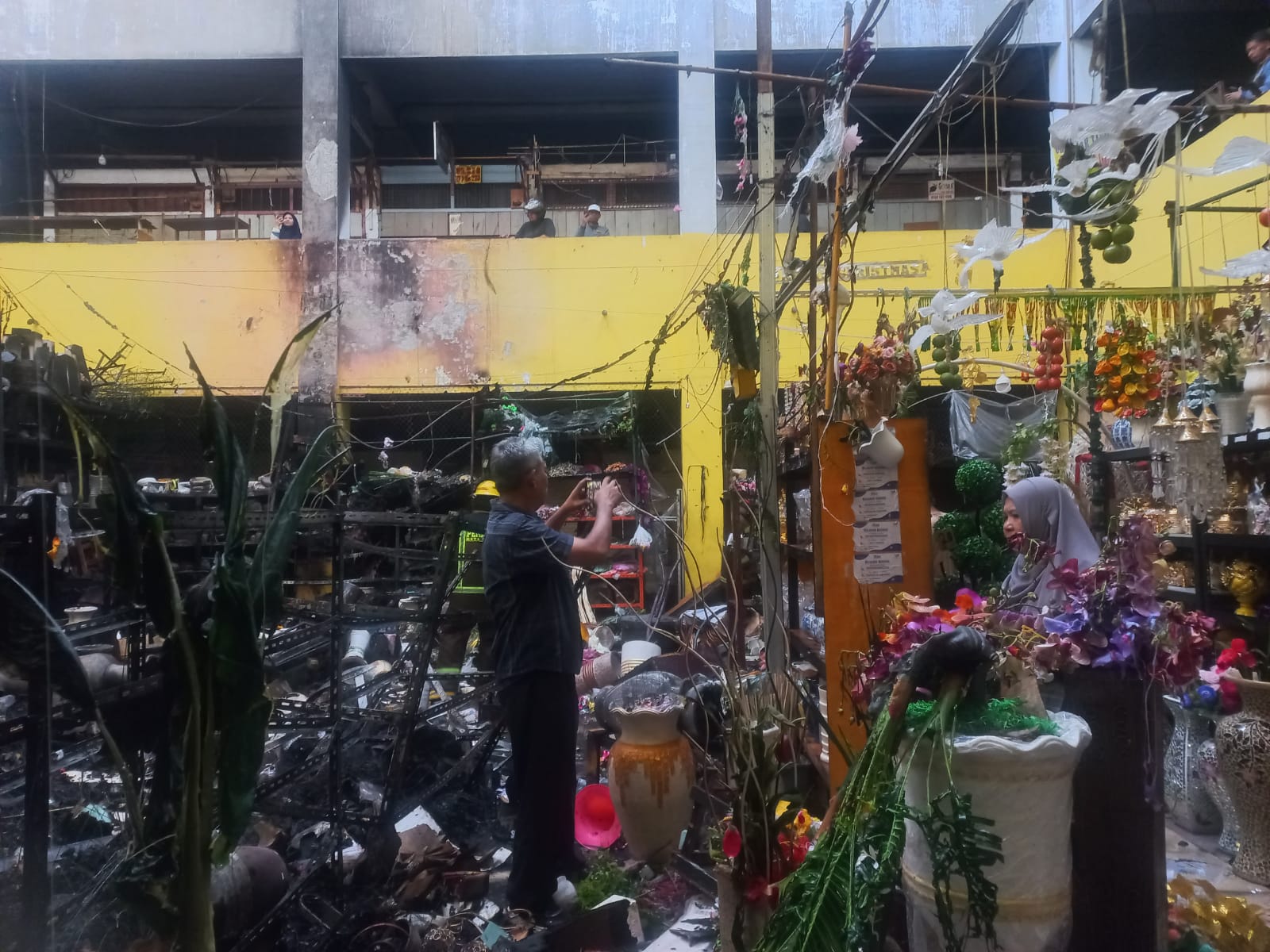 Sebagian lokasi Taman 4 Pasar Pusat Pasar Medan yang terbakar. BP/erwan