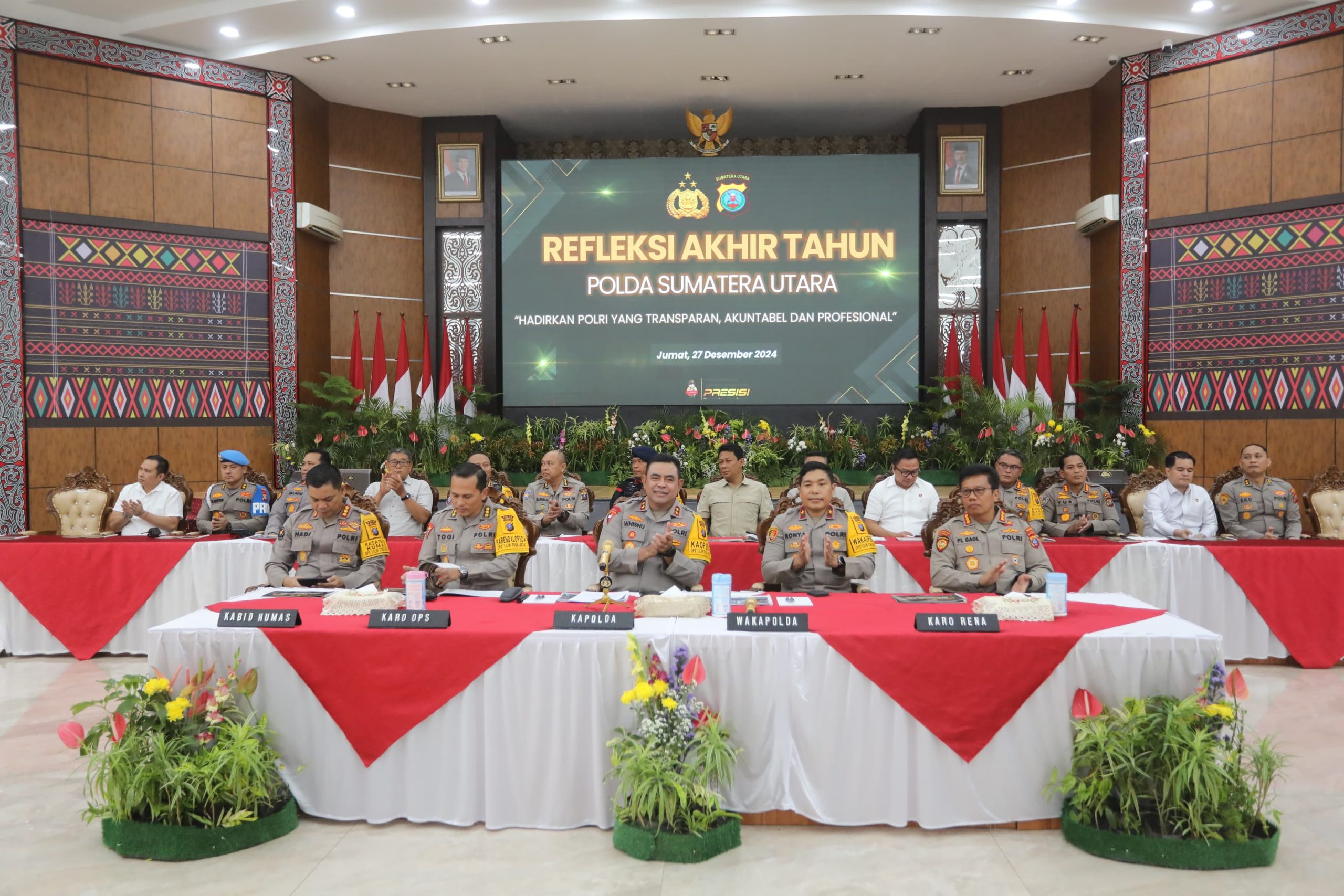 Teks foto : Kapolda Sumut, Irjen Pol Whisnu didampingi Wakapolda Sumut, Brigjen Rony dan PJU Polda Sumut.(Istimewa).