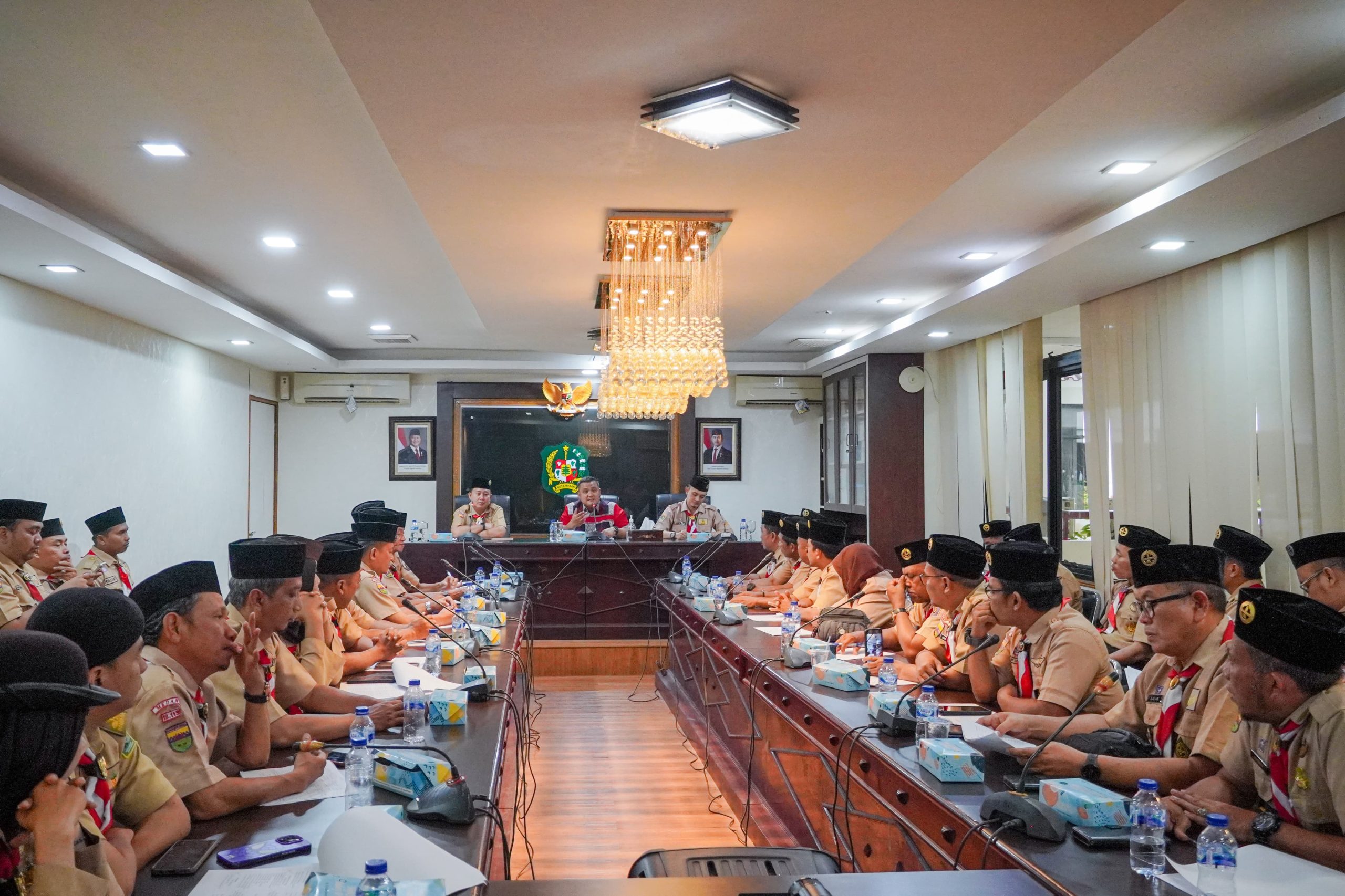 Pj Sekda Medan Topan Ginting saat rapat di Balai kota Medan, Jumat (27/12/2024). BP/erwan